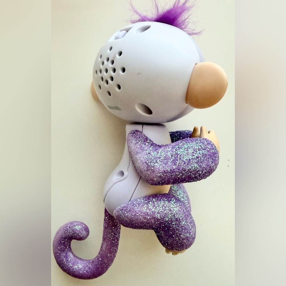 Fingerlings Interactive Glitter Monkey - Picture 3 of 6